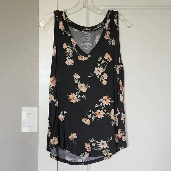 Maurices 24/7 floral tank - Picture 1 of 3